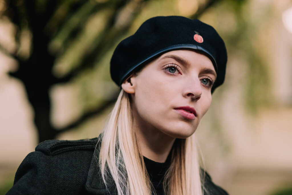 Beret Basic Jeżyna - propozycja stylizacji